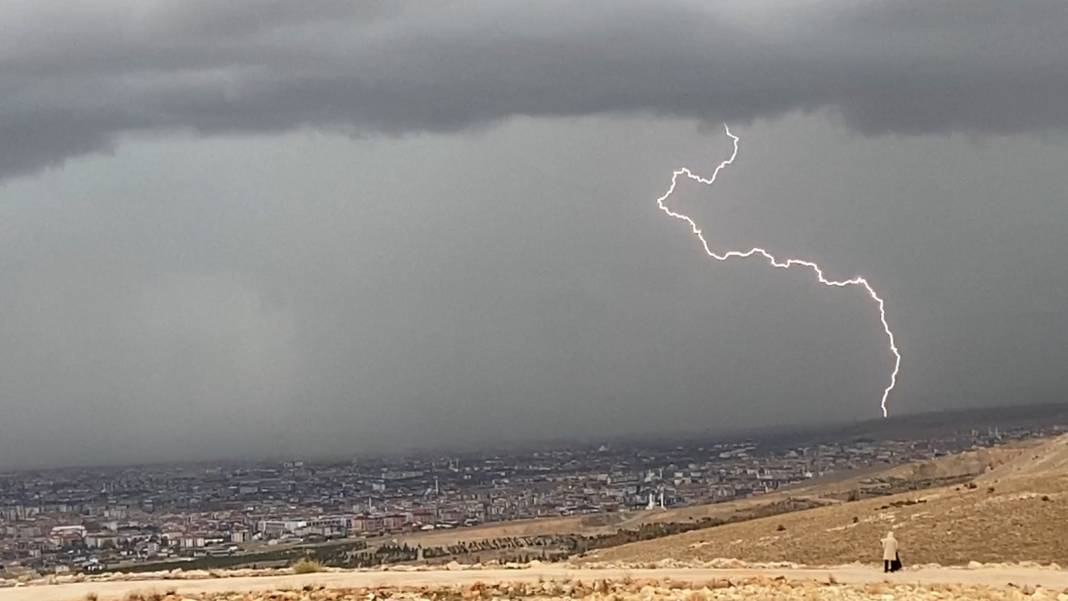 Konya’da hava karardı, yağmur bir anda indi 6